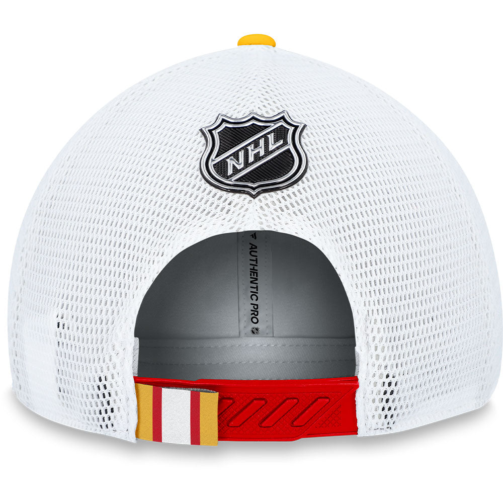 New NWT Calgary Flames Reebok NHL Draft Flex-Fit S/M Hat