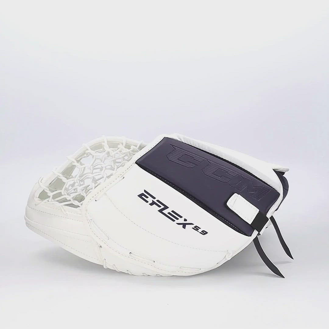 CCM EXTREME FLEX E5.9 INTERMEDIATE GOALIE CATCHER